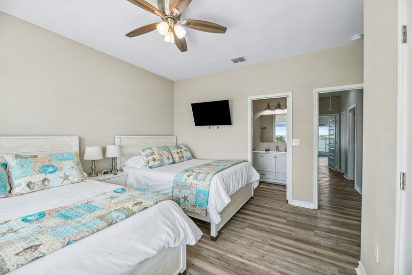 Experience breathtaking sunset views over Salt Lake from this - photo 19