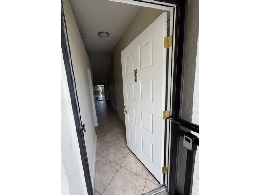 Beautiful all-ages condo in a prime central Boca Raton location - photo 23