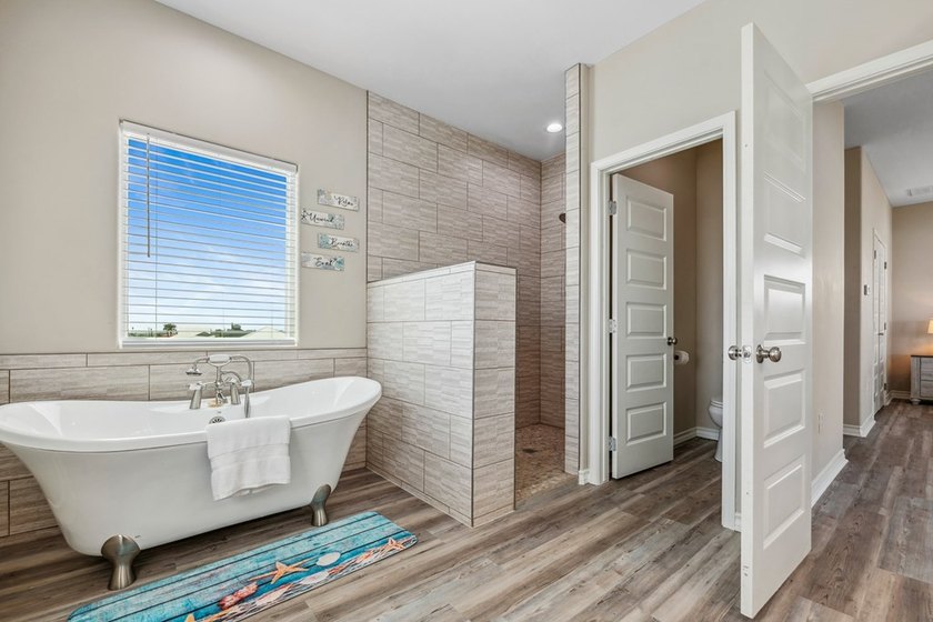 Experience breathtaking sunset views over Salt Lake from this - photo 26