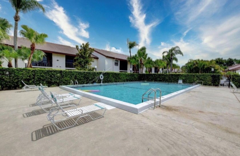 Beautiful all-ages condo in a prime central Boca Raton location - photo 28
