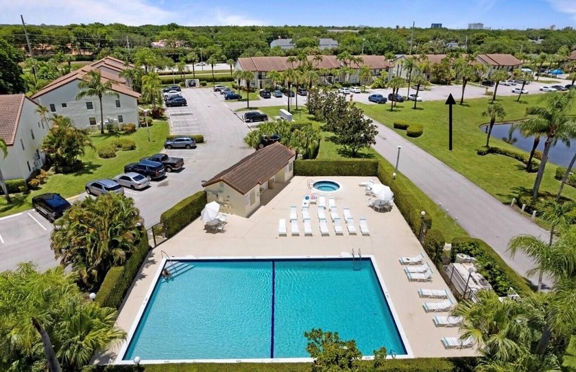 Beautiful all-ages condo in a prime central Boca Raton location - photo 30