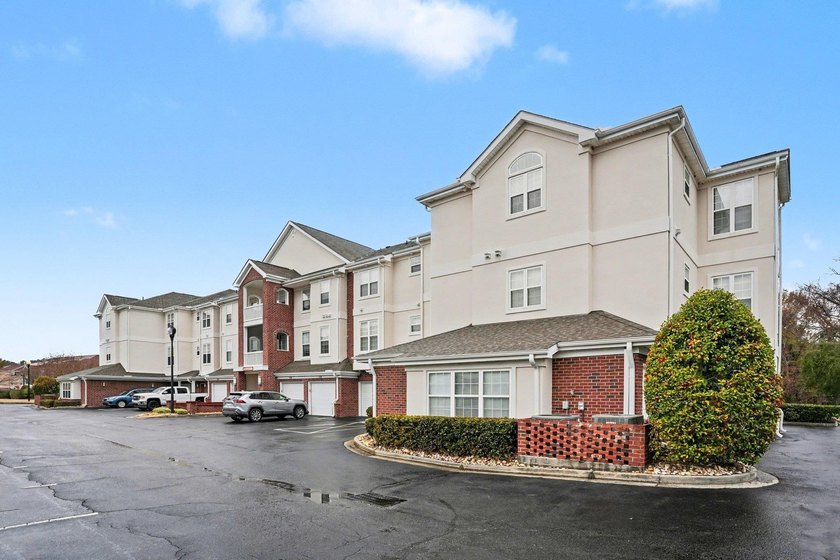 Experience the perfect blend of low-maintenance living and - photo 3