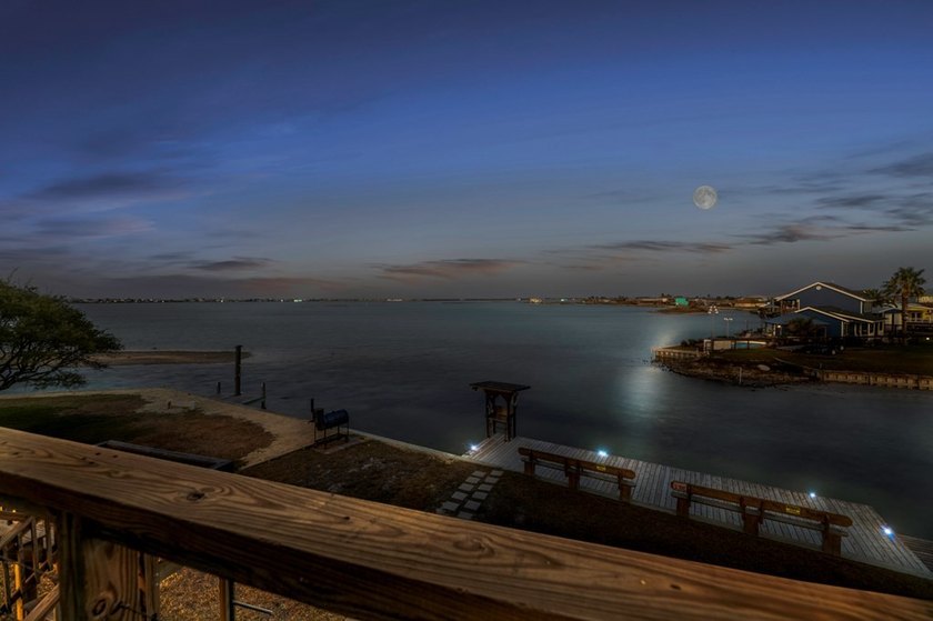 Experience breathtaking sunset views over Salt Lake from this - photo 44