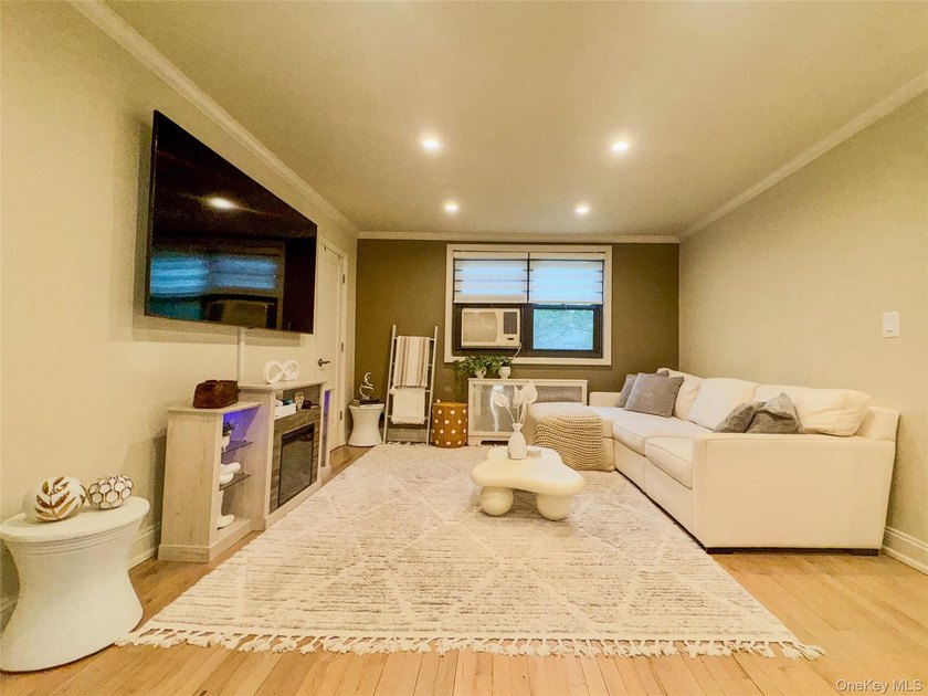 Modern and chic upper corner unit in the highly sought-after - photo 5
