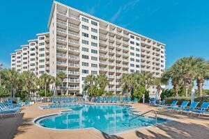 This gorgeous condo has been completely remodeled. Stunning open - photo 2