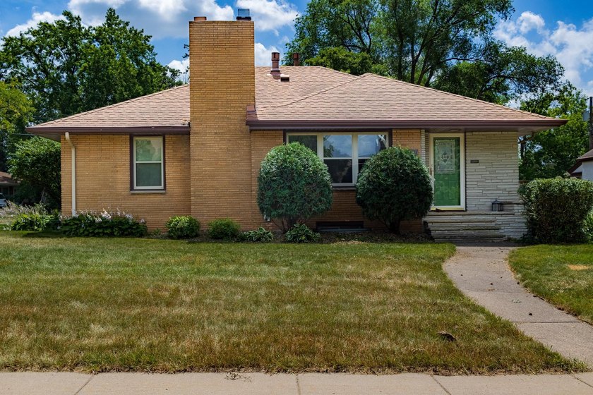 Welcome to a sprawling all-brick and stone Robbinsdale rambler - photo 12