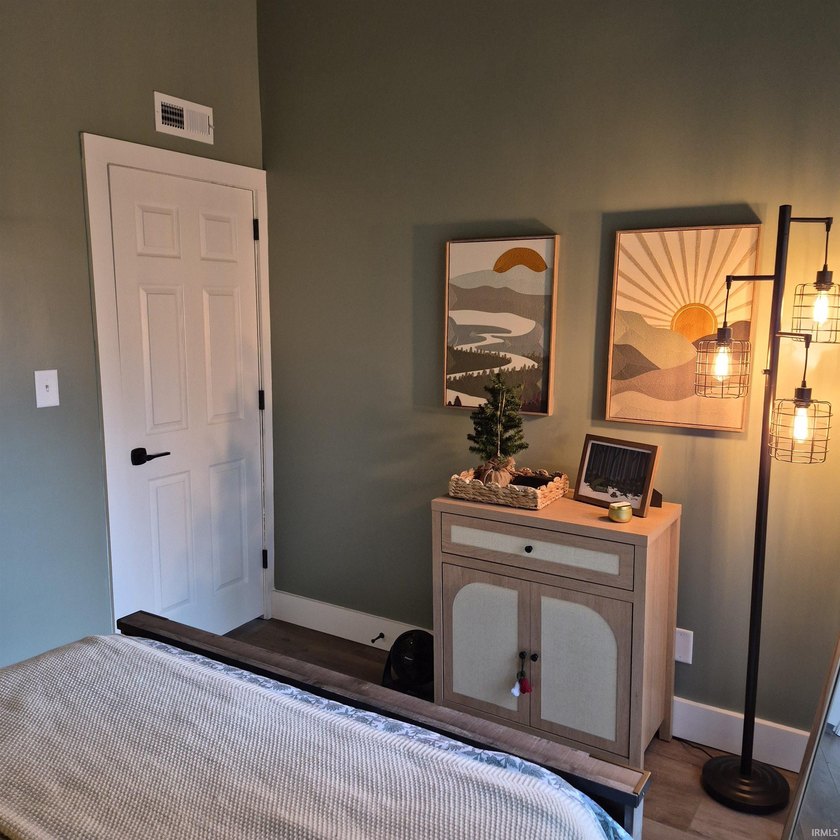 Don't miss this freshly remodeled 2 bedroom 1 bath Condo, new - photo 18