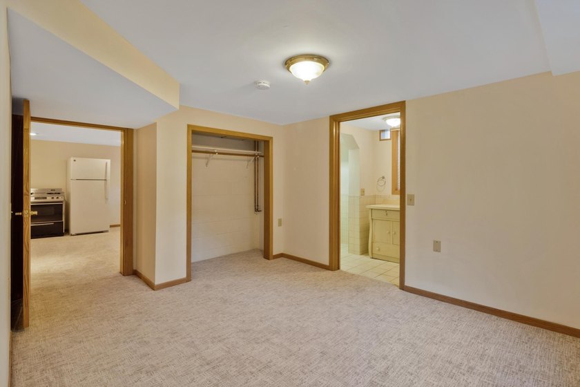 Welcome to a sprawling all-brick and stone Robbinsdale rambler - photo 21