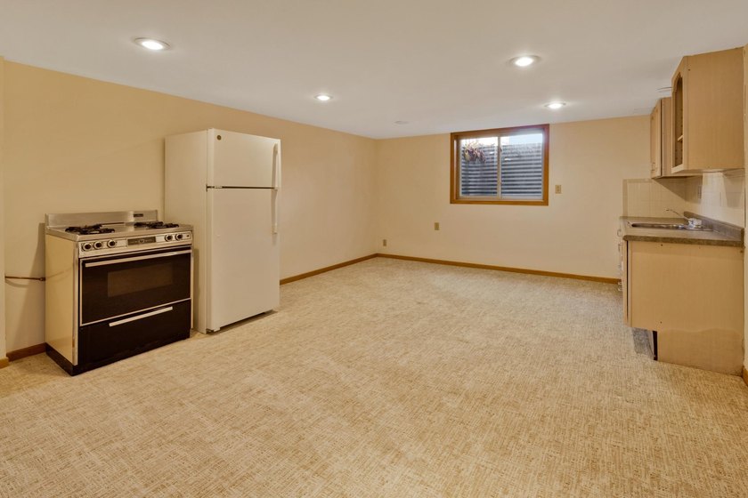 Welcome to a sprawling all-brick and stone Robbinsdale rambler - photo 24
