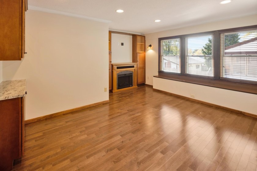 Welcome to a sprawling all-brick and stone Robbinsdale rambler - photo 28
