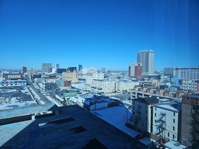 -approved Boardwalk condo with excellent rental potential! This - photo 2