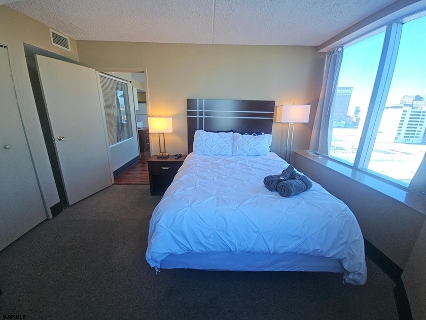 -approved Boardwalk condo with excellent rental potential! This - photo 4