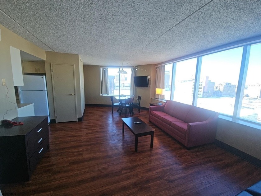 -approved Boardwalk condo with excellent rental potential! This - photo 5