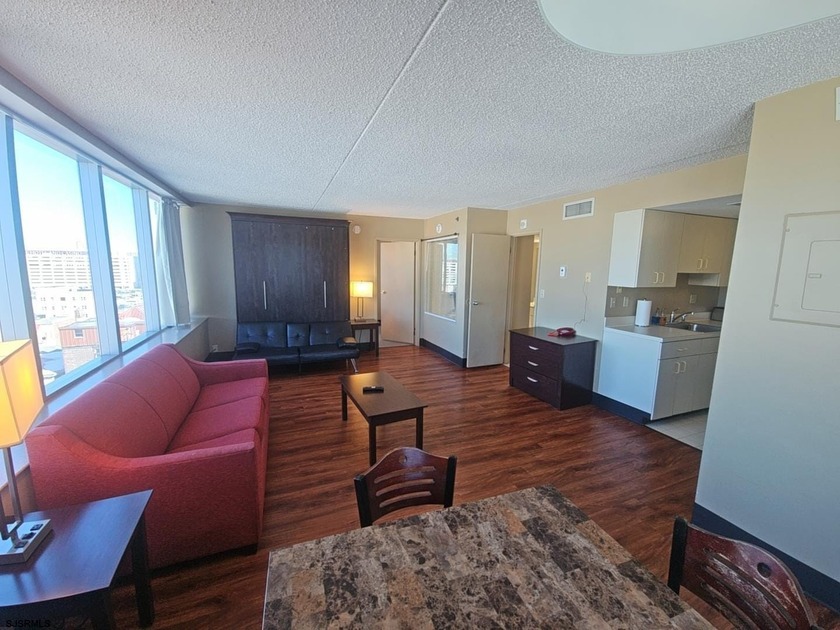 -approved Boardwalk condo with excellent rental potential! This - photo 10
