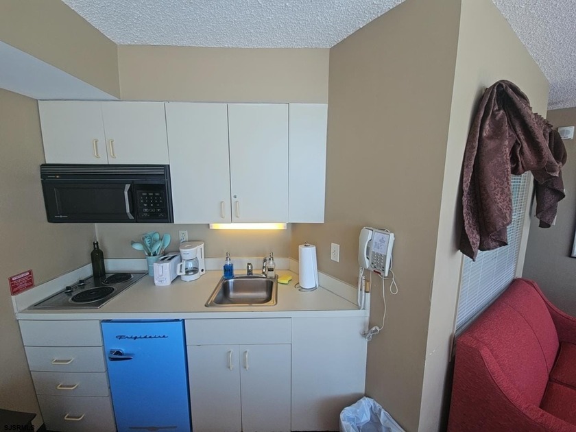 Turnkey, -approved Boardwalk studio featuring an amazing ocean - photo 3
