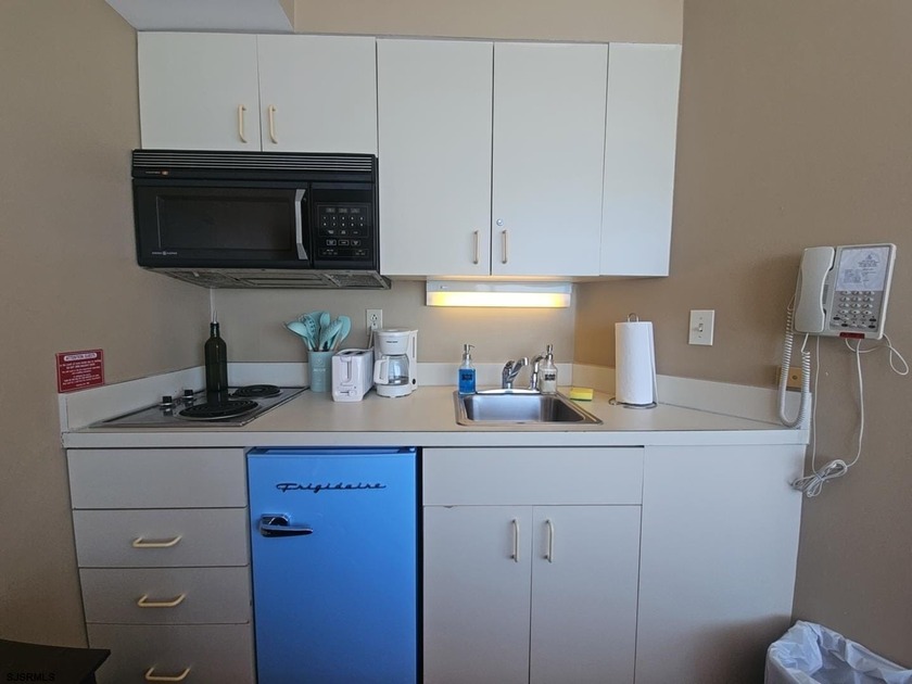 Turnkey, -approved Boardwalk studio featuring an amazing ocean - photo 4