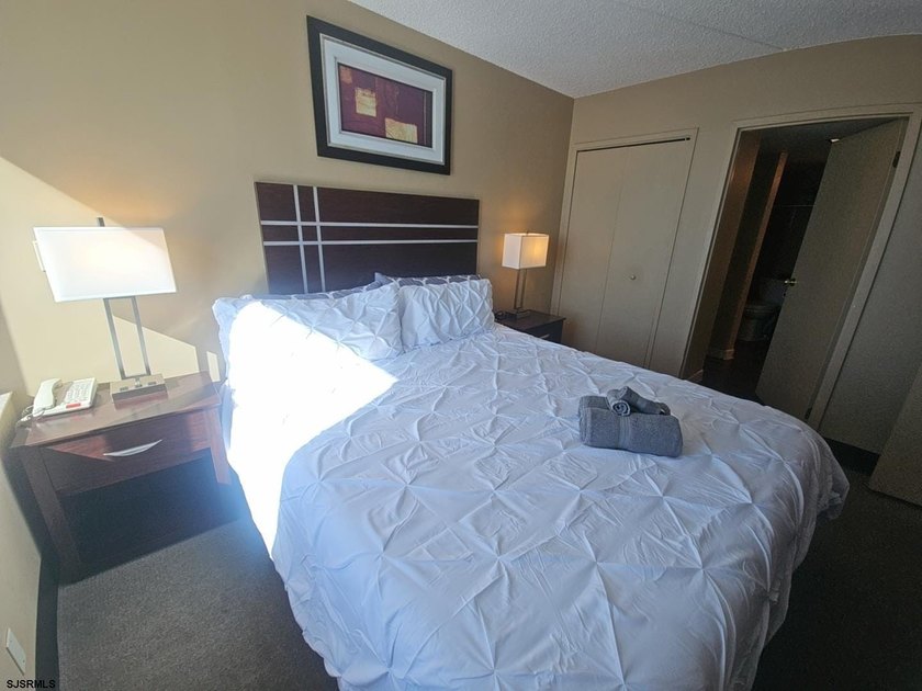Prime Boardwalk condo in the heart of Atlantic City! This - photo 5