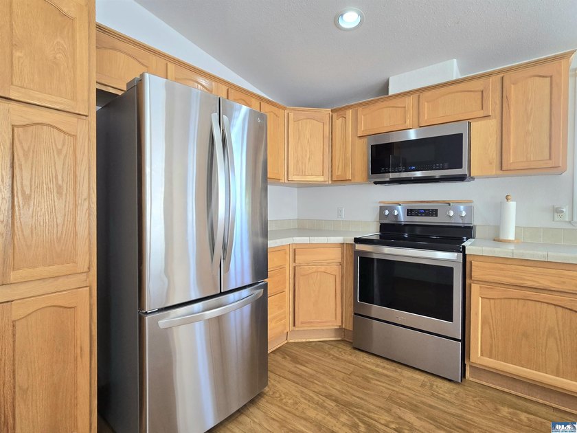 Enjoy a perfect blend of country serenity and modern convenience - photo 11