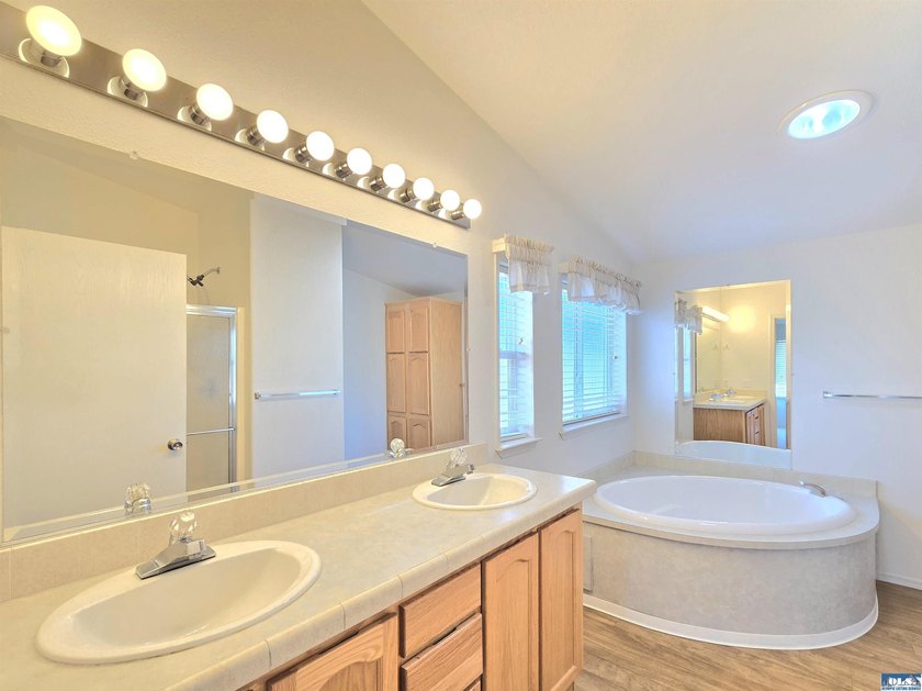 Enjoy a perfect blend of country serenity and modern convenience - photo 19