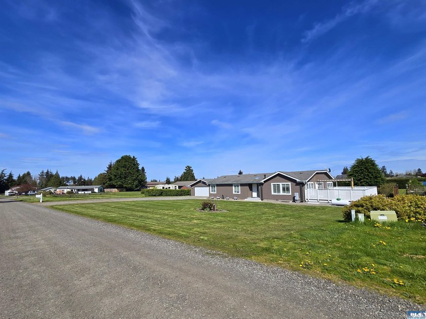 Enjoy a perfect blend of country serenity and modern convenience - photo 22
