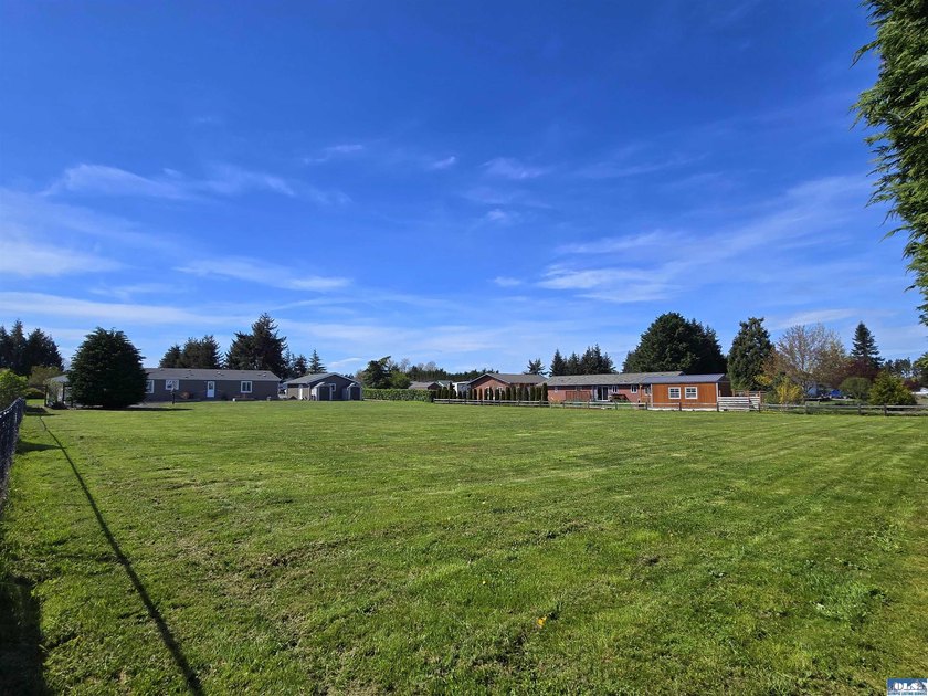 Enjoy a perfect blend of country serenity and modern convenience - photo 28