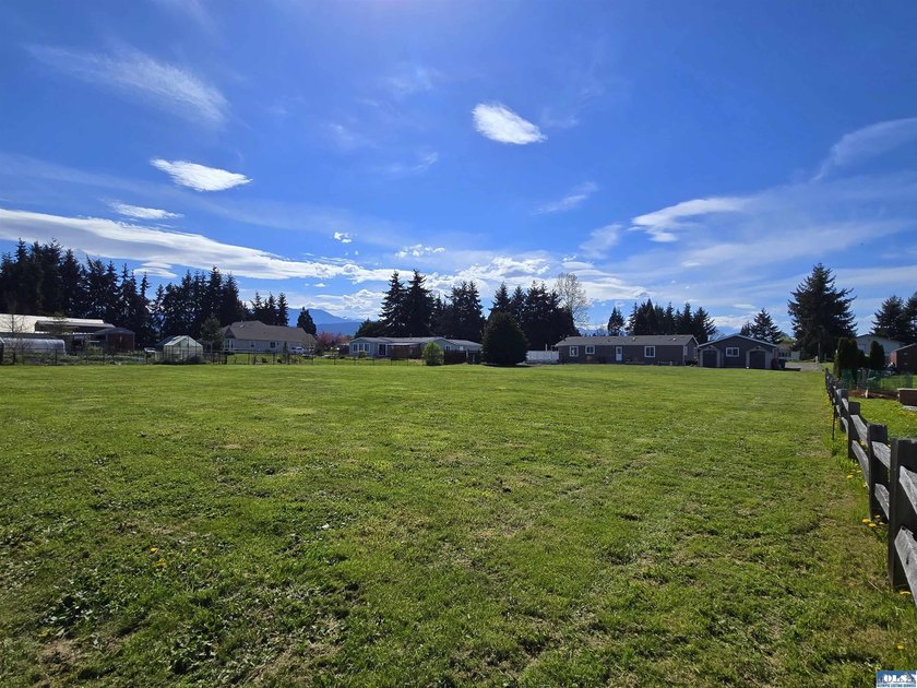 Enjoy a perfect blend of country serenity and modern convenience - photo 30