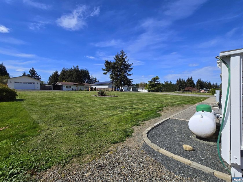 Enjoy a perfect blend of country serenity and modern convenience - photo 31