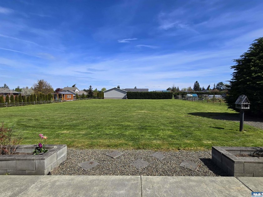 Enjoy a perfect blend of country serenity and modern convenience - photo 34