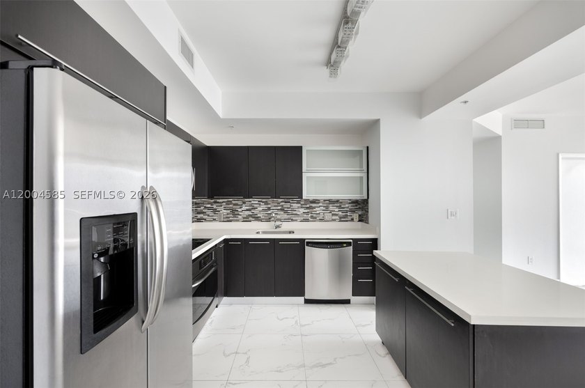 Beautiful apartment with amazing city and river views in an - photo 7
