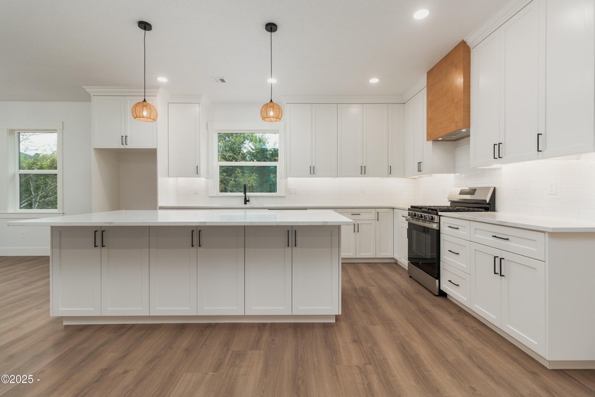 Quality one level New Construction home now priced at only $715 - photo 6