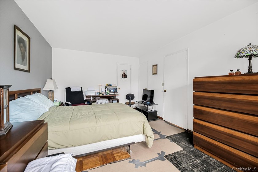 Needs renovations and is priced accordingly! This spacious - photo 11