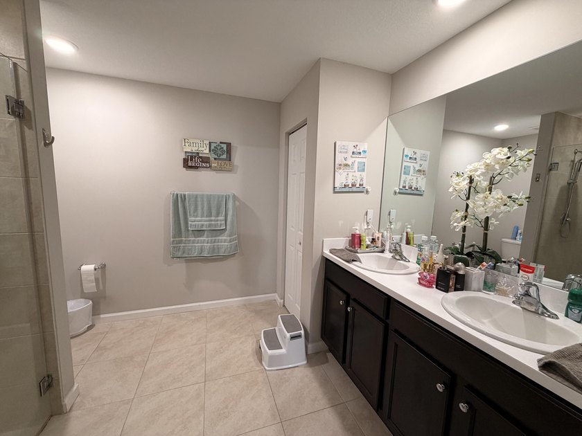 Do not miss out on this 4 beds 3 baths Home with NO HOA! This - photo 15