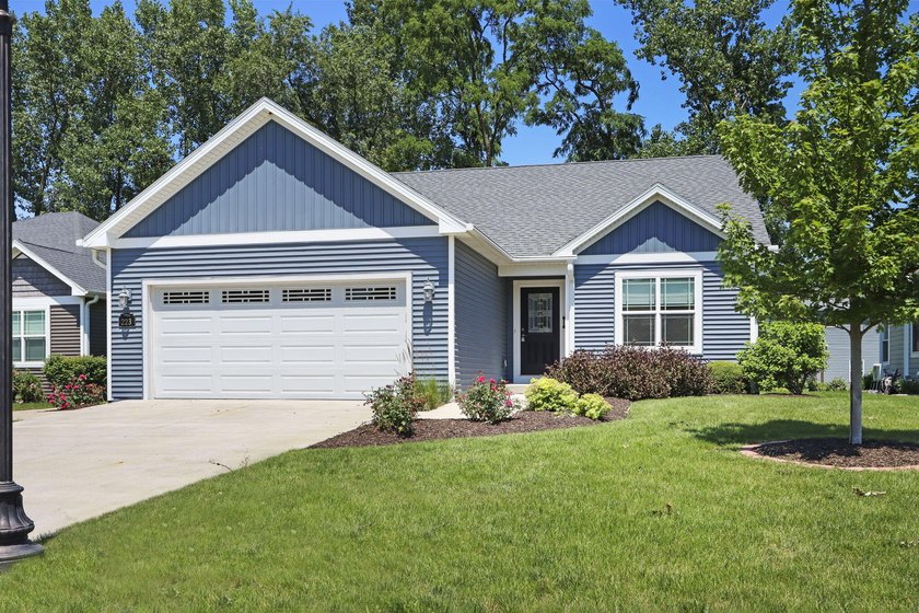 Immerse yourself in luxury living in this beautiful stand-alone - photo 15