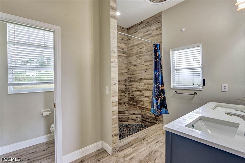 Solidly built 1998 concrete-block home on a rare three-lot - photo 18