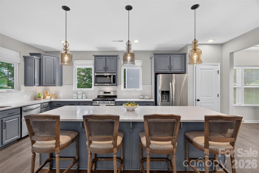 Perfectly positioned with breathtaking lake views and - photo 5