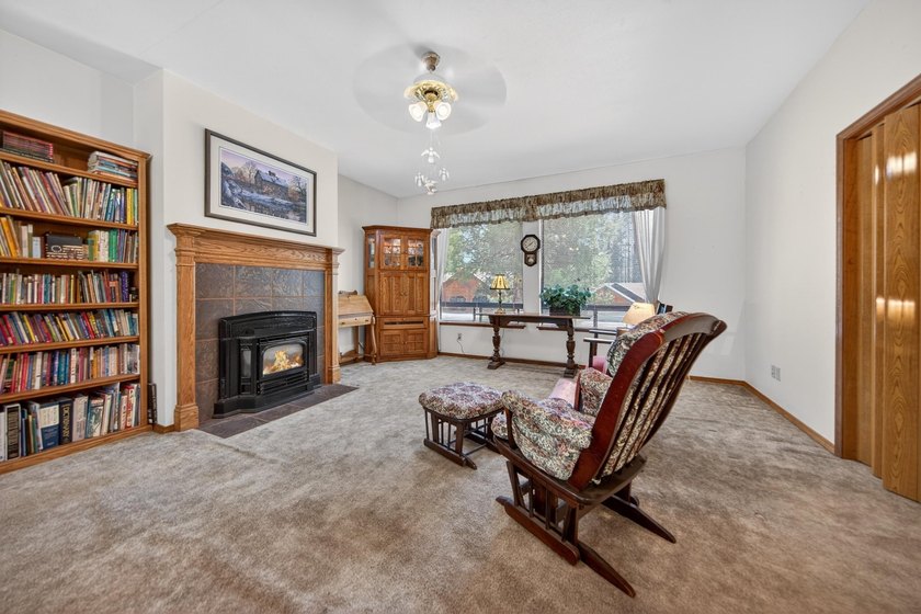 Beautifully situated in a prime Lake Almanor West location, this - photo 17