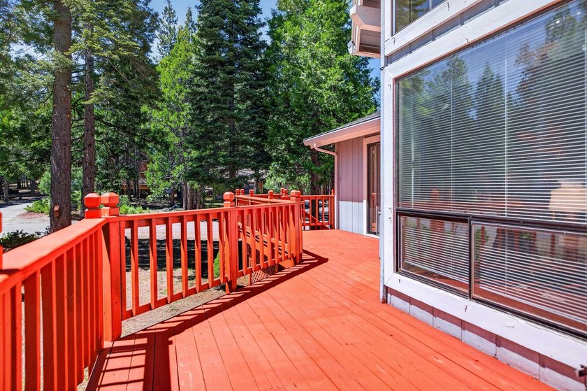 Beautifully situated in a prime Lake Almanor West location, this - photo 25