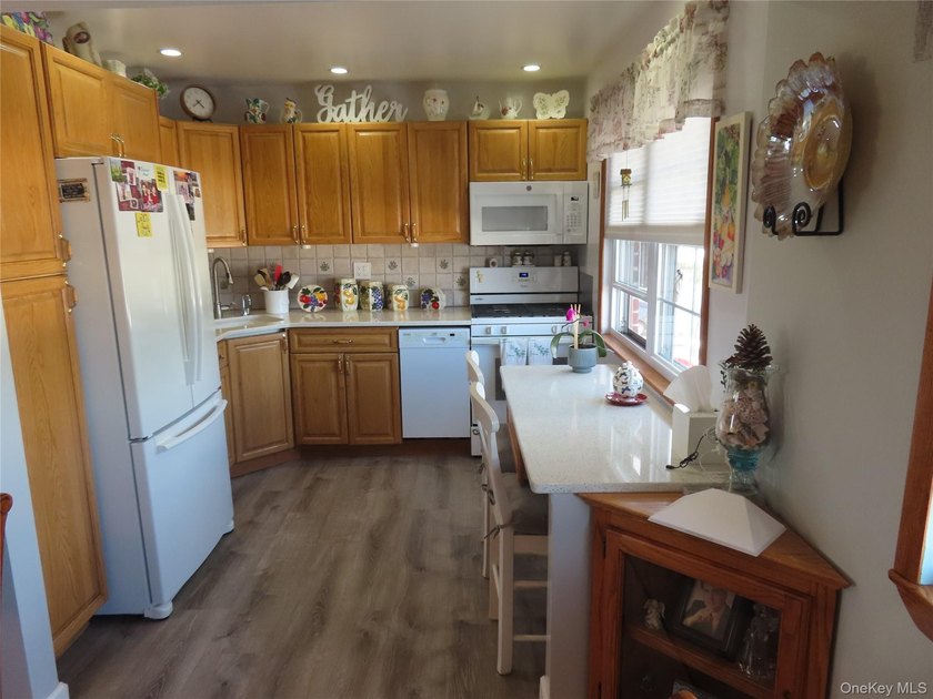 Perched in a prime upper-unit location with break taking views - photo 4
