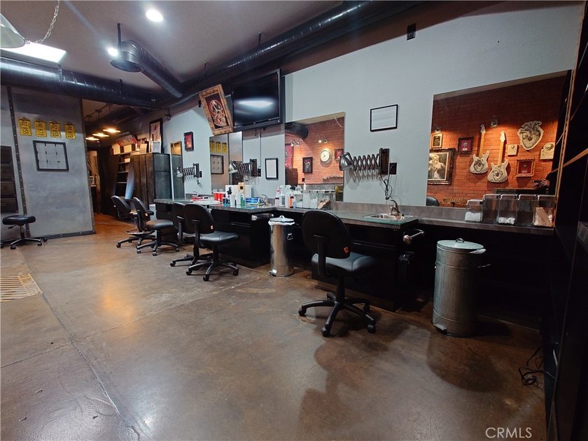 Rare opportunity to acquire a highly regarded, fully operational - photo 13