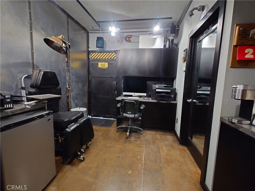 Rare opportunity to acquire a highly regarded, fully operational - photo 18