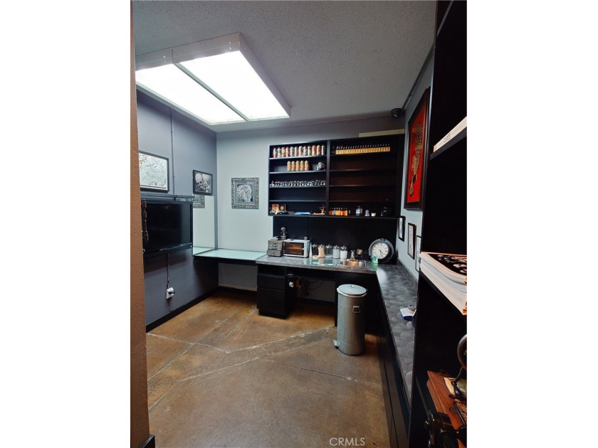 Rare opportunity to acquire a highly regarded, fully operational - photo 21