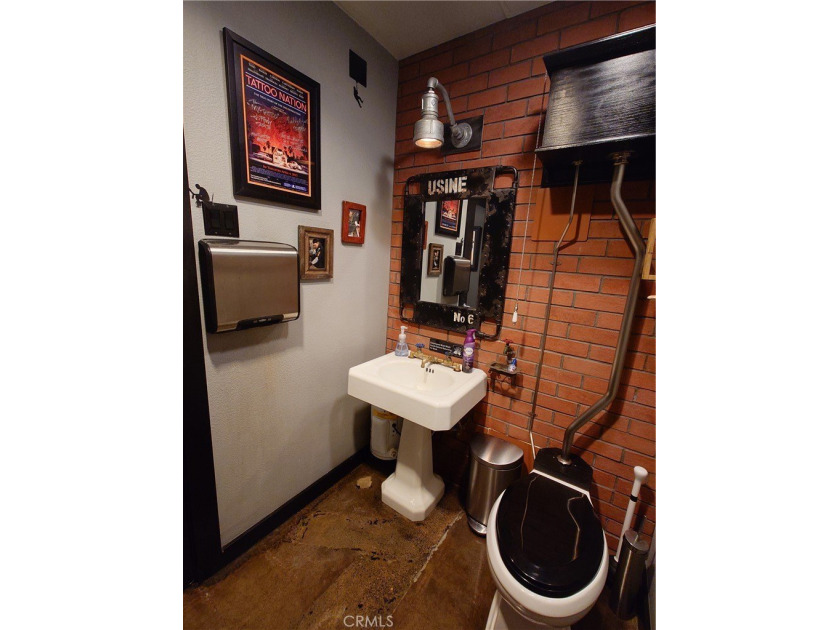 Rare opportunity to acquire a highly regarded, fully operational - photo 29