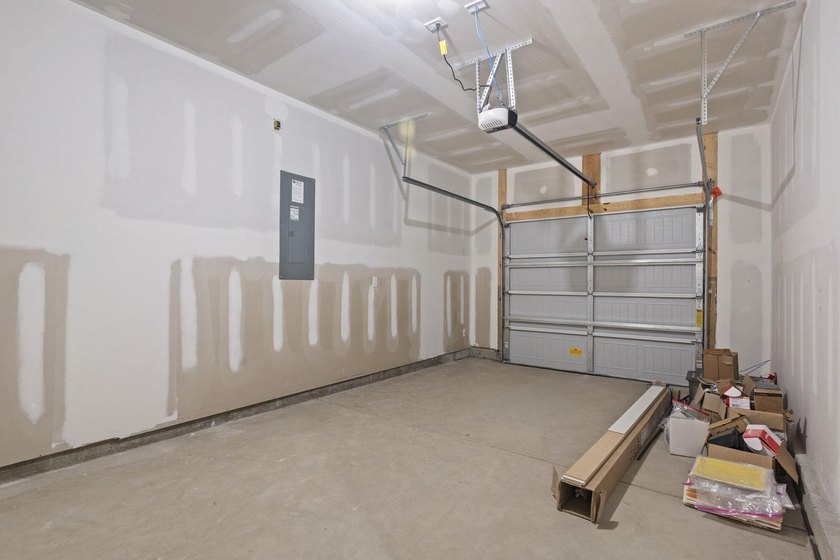 Two-story, three-bedroom, three-bathroom Glenville townhome with - photo 33