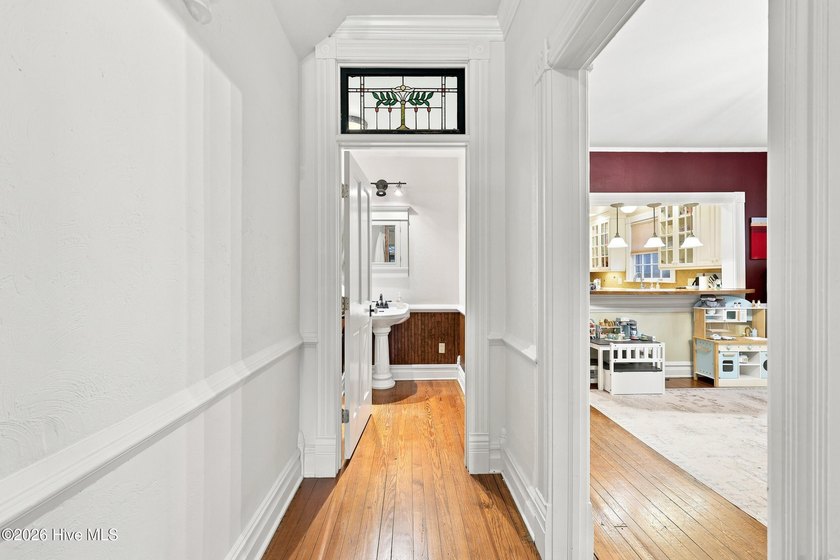 Welcome home to this beautifully maintained 4-bedroom, 2-bath - photo 11