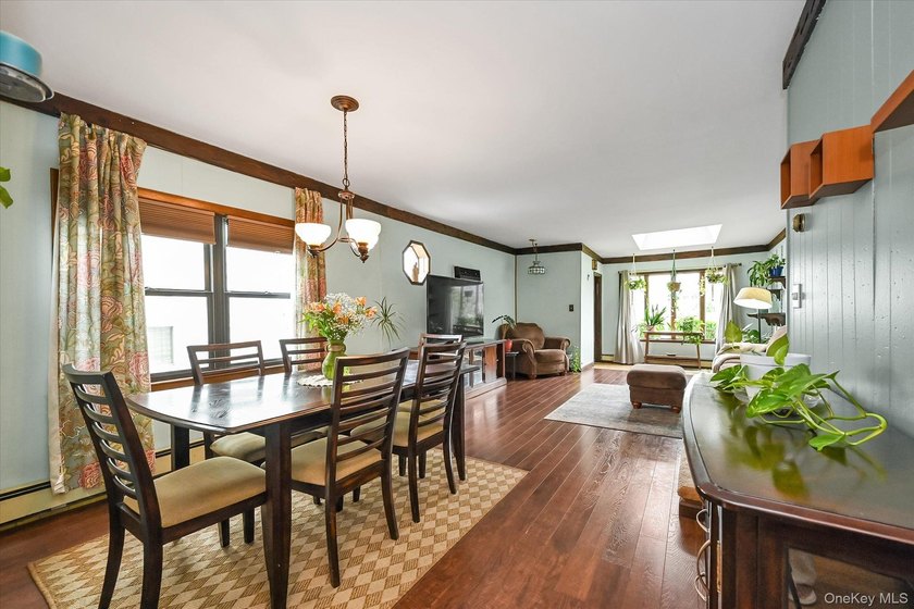 Bright, Sun-Filled Semi-Detached Colonial in Prime Northwest - photo 5