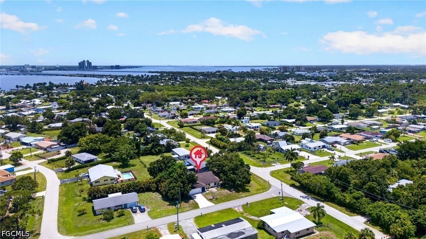 Welcome to this well-maintained 3-bedroom, 2-bath single-family - photo 31
