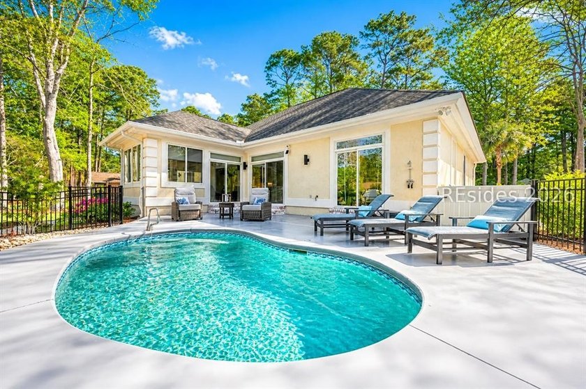 Welcome to 28 Fairway Drive in Rose Hill Plantation, a - photo 3