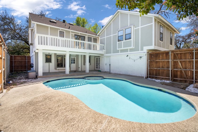 Welcome to this beautifully fully updated 5-bedroom, 4-bathroom - photo 5