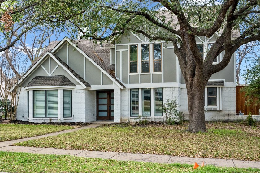 Welcome to this beautifully fully updated 5-bedroom, 4-bathroom - photo 6