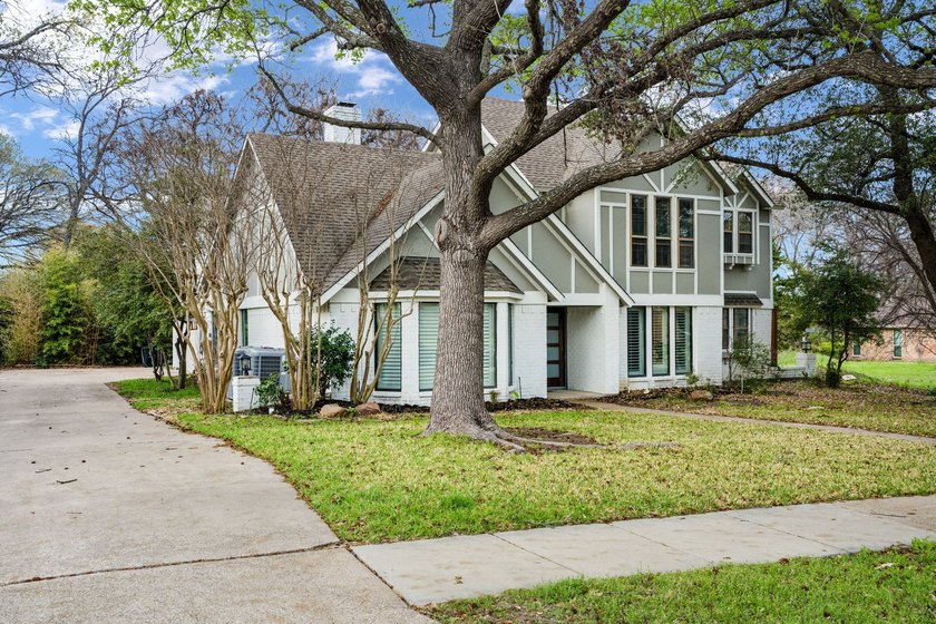 Welcome to this beautifully fully updated 5-bedroom, 4-bathroom - photo 7